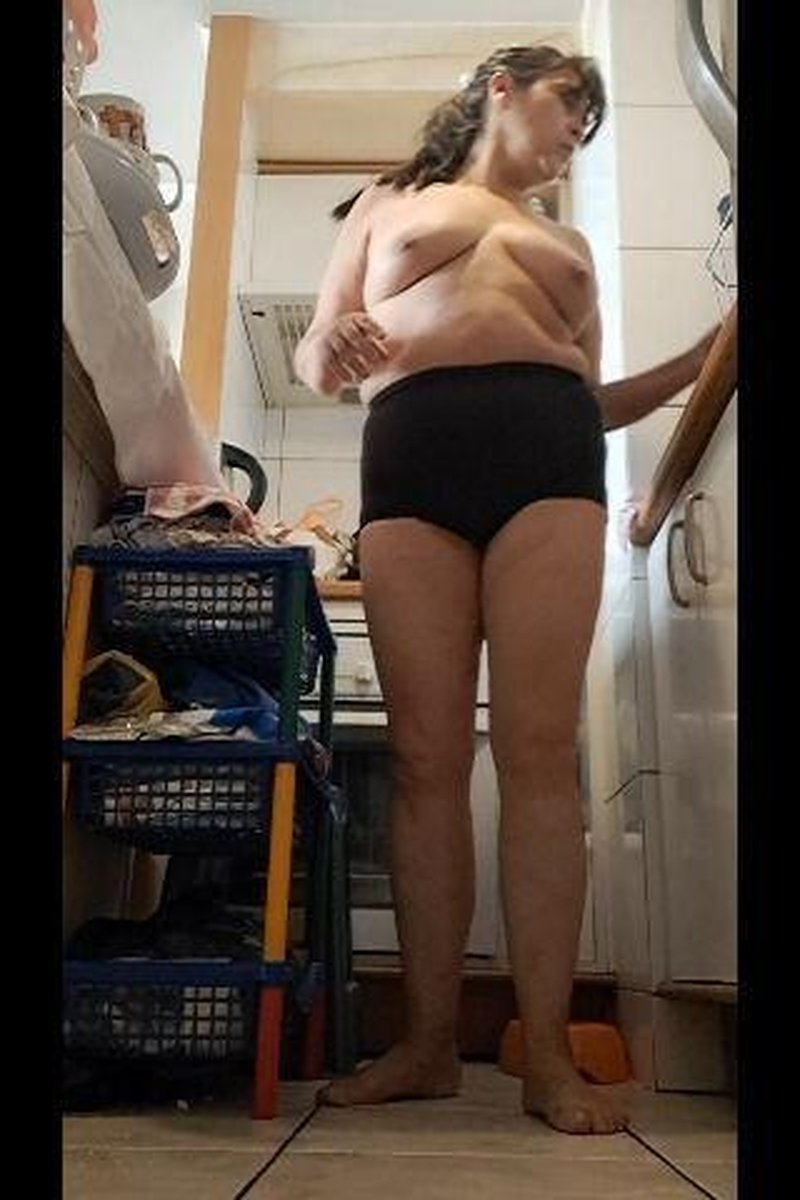 Step-Mommy Kitchen - Screenshot 1 of 4 - BBW