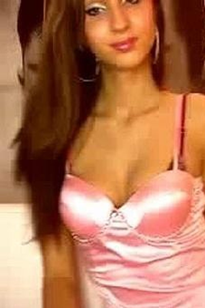 Lea XXX - Screenshot 1 of 4 - Amateur
