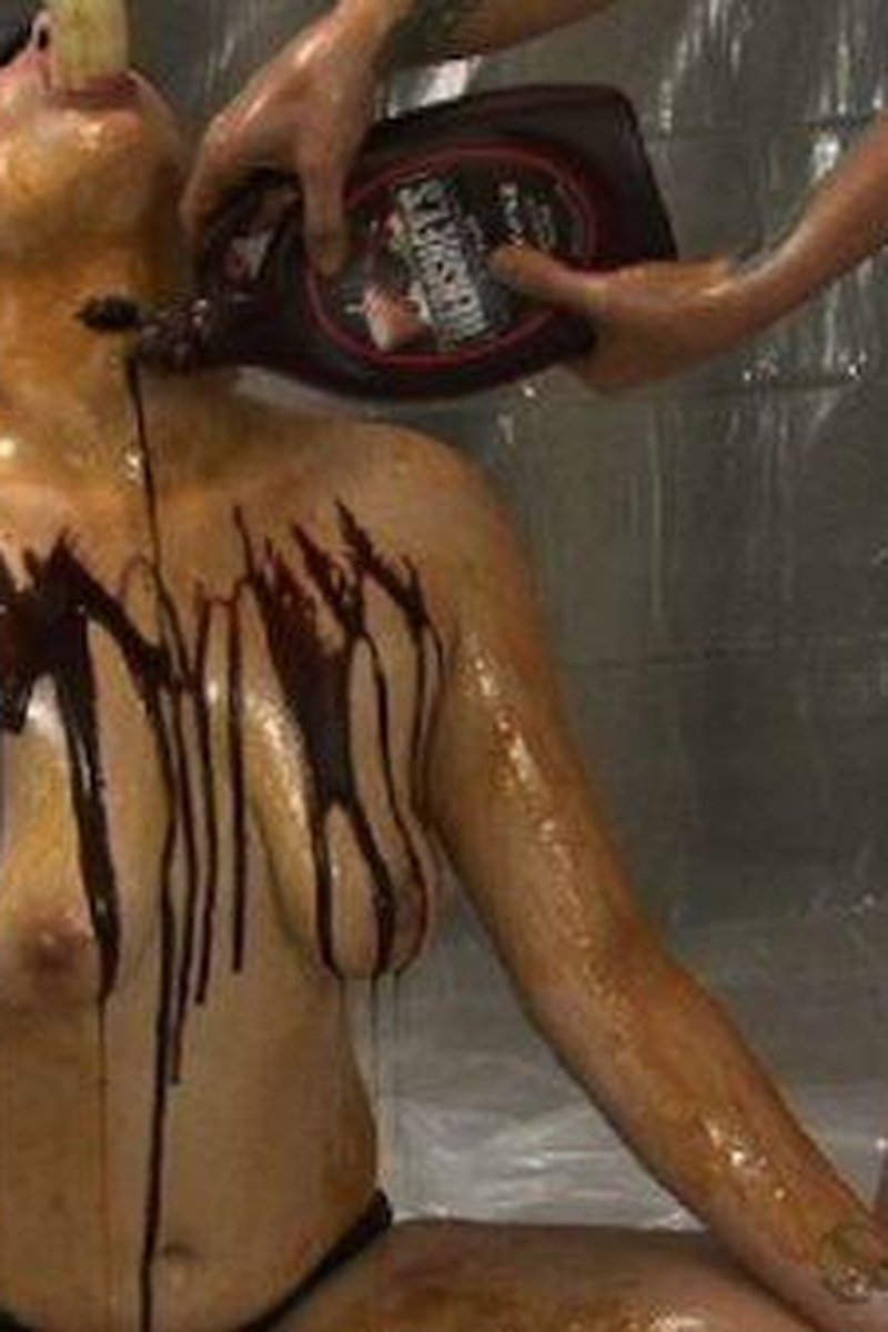 Sploshing: Painting with Food - Screenshot 1 of 4 - Fetish