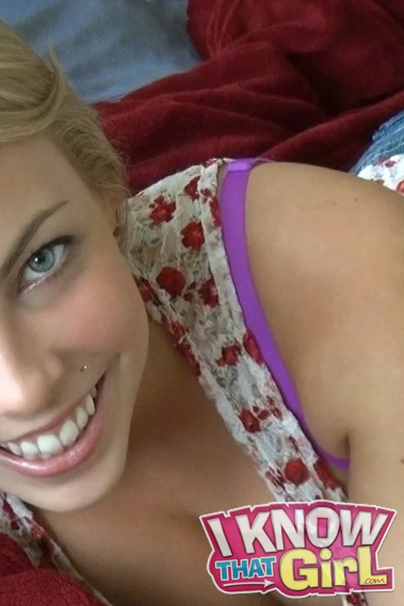 Sensual Rub - Screenshot 1 of 4 - Krystal 2557