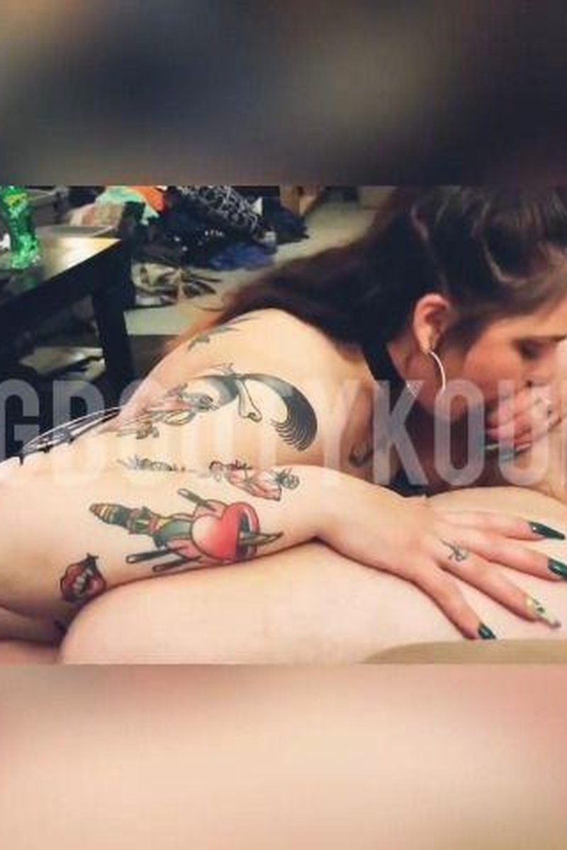Deep Throat Blowjob With Cim Finish - Screenshot 1 of 4 - BBW