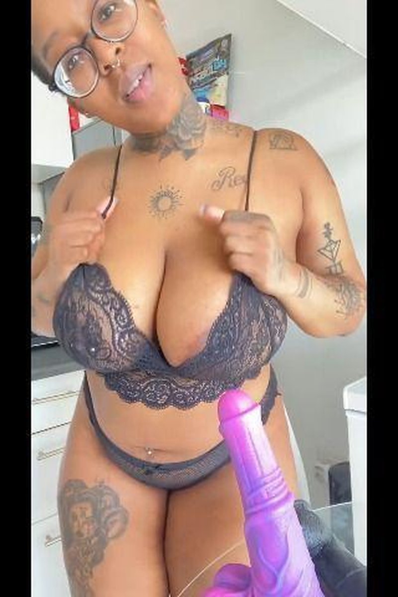Someone Ordered A Baddie - Screenshot 1 of 4 - Black
