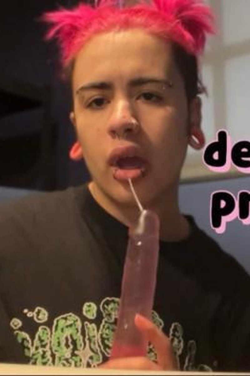 Deepthroat Practice - Screenshot 1 of 4 - Blowjob