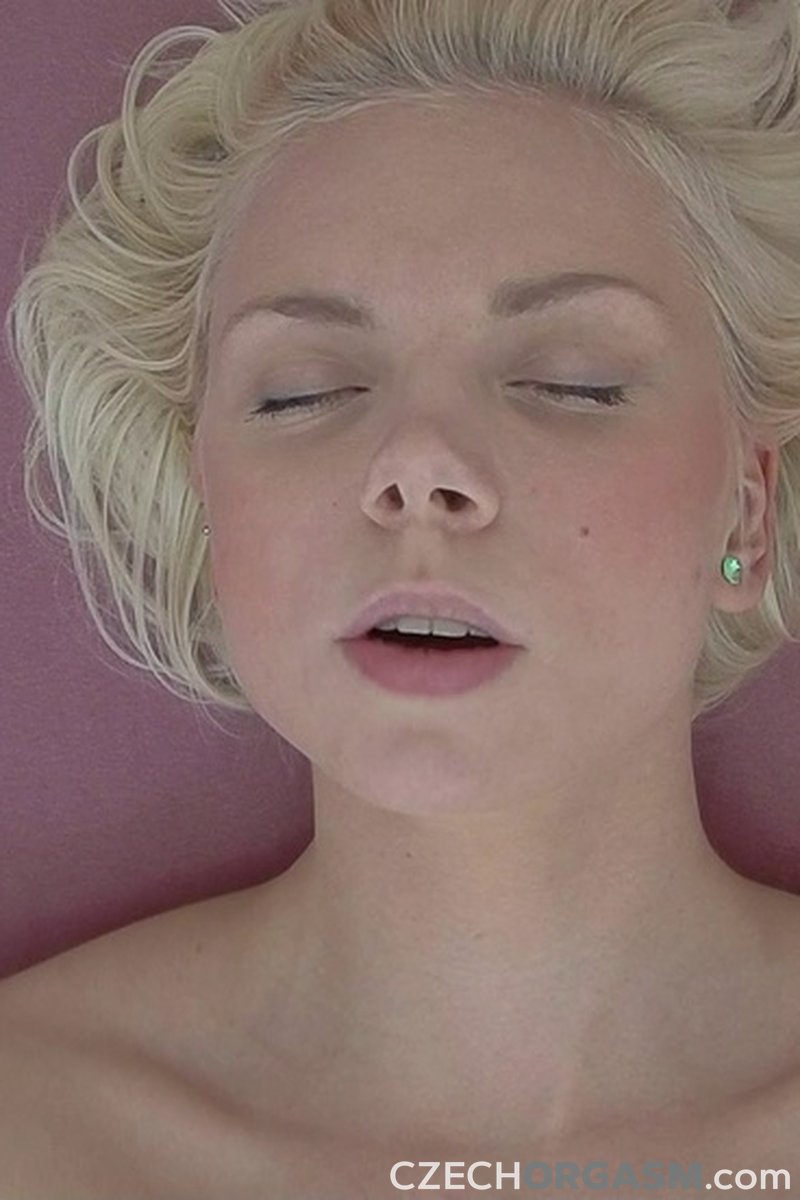 Quick Pleasure - Screenshot 1 of 4 - Blond Hair