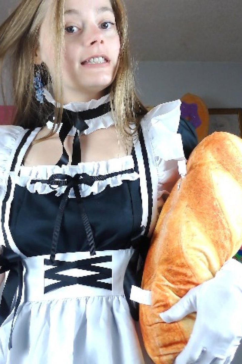 Waitress Serves Bjs - Screenshot 1 of 4 - Body Paint