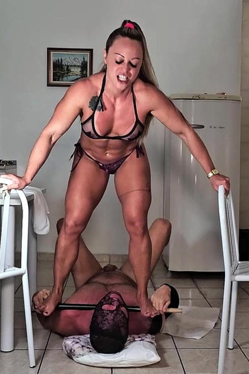 Hard Throat Trampling - Screenshot 1 of 4 - Domination