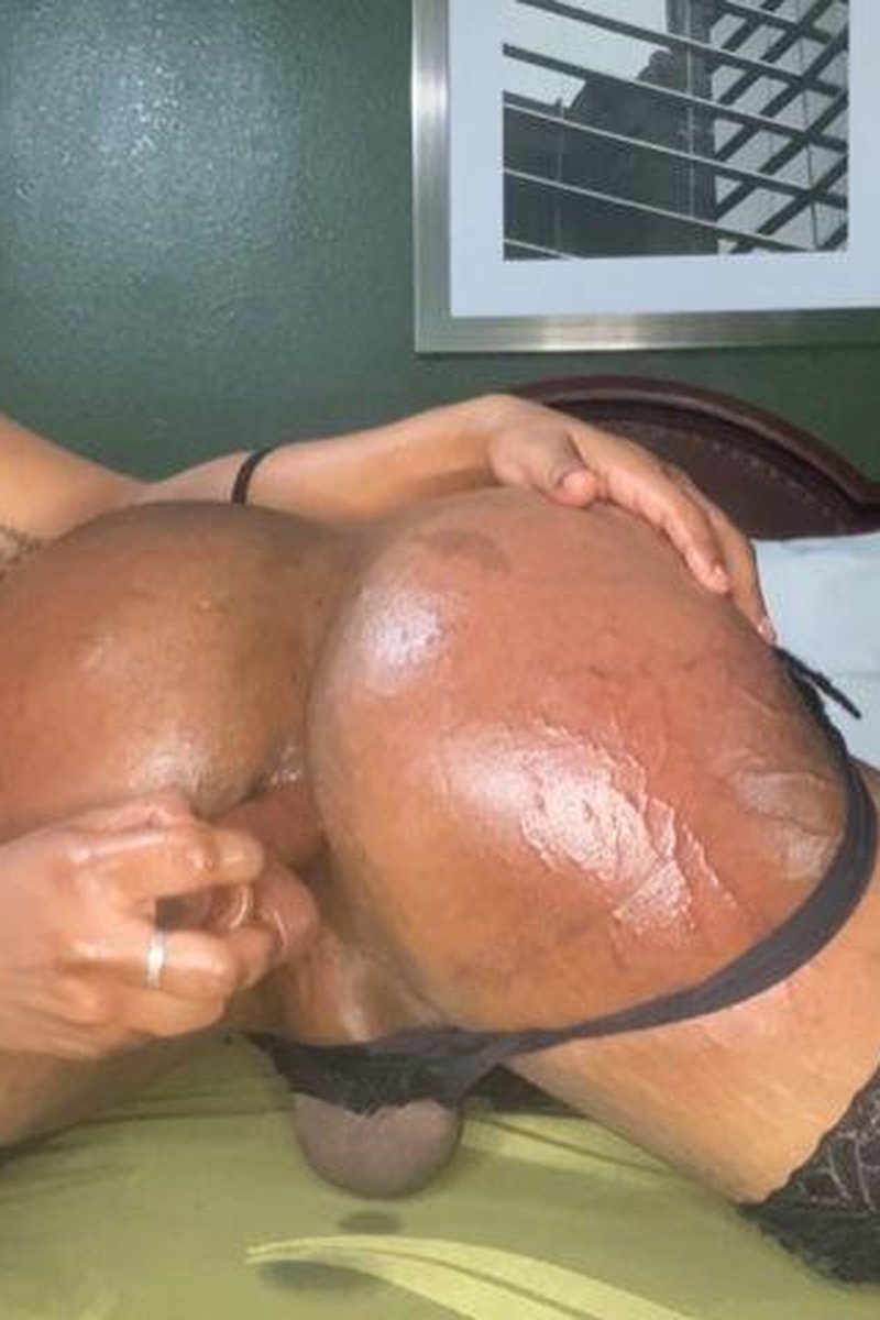 Throw It Back - Screenshot 1 of 4 - Body Worship