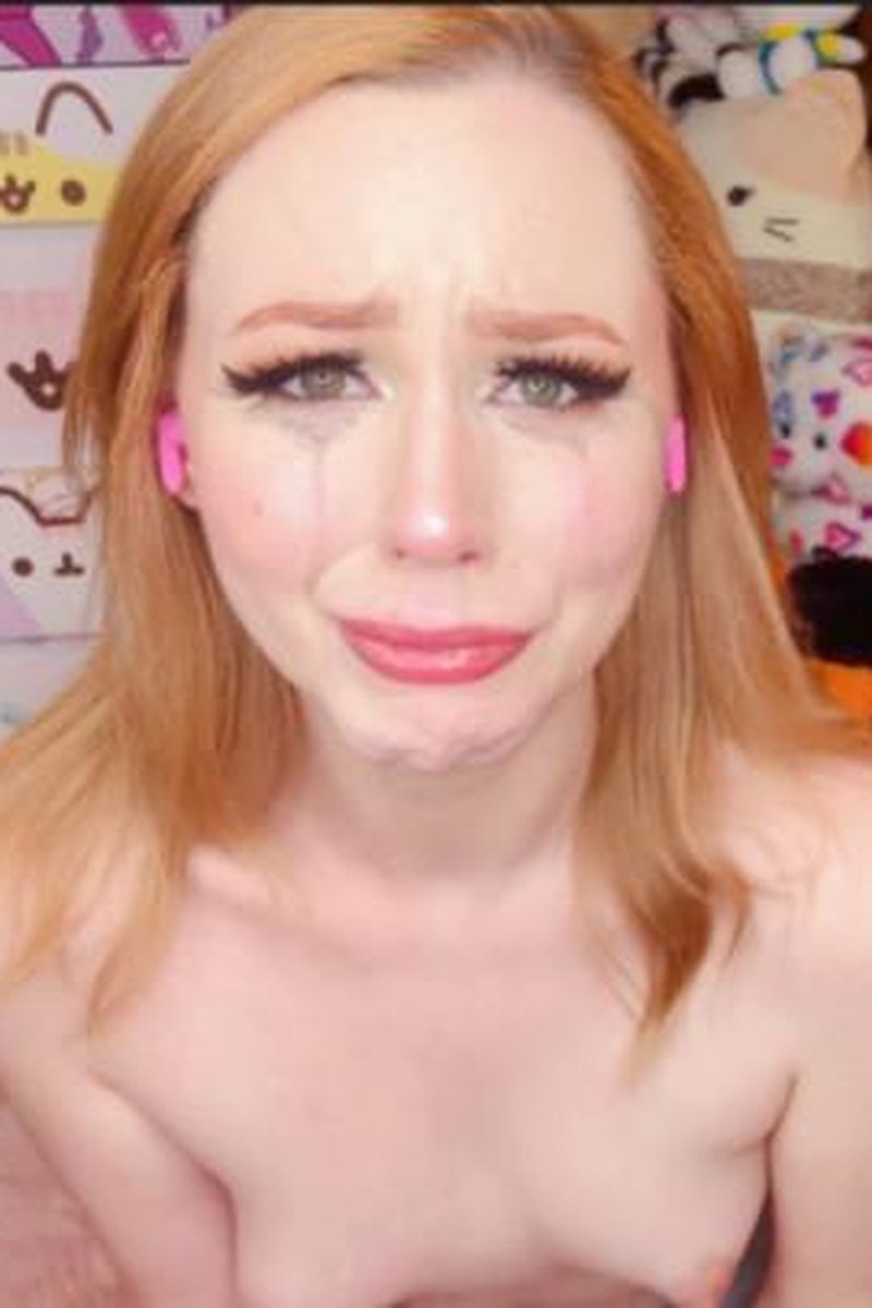 Topless Crying 4k - Screenshot 1 of 4 - Fair Skin