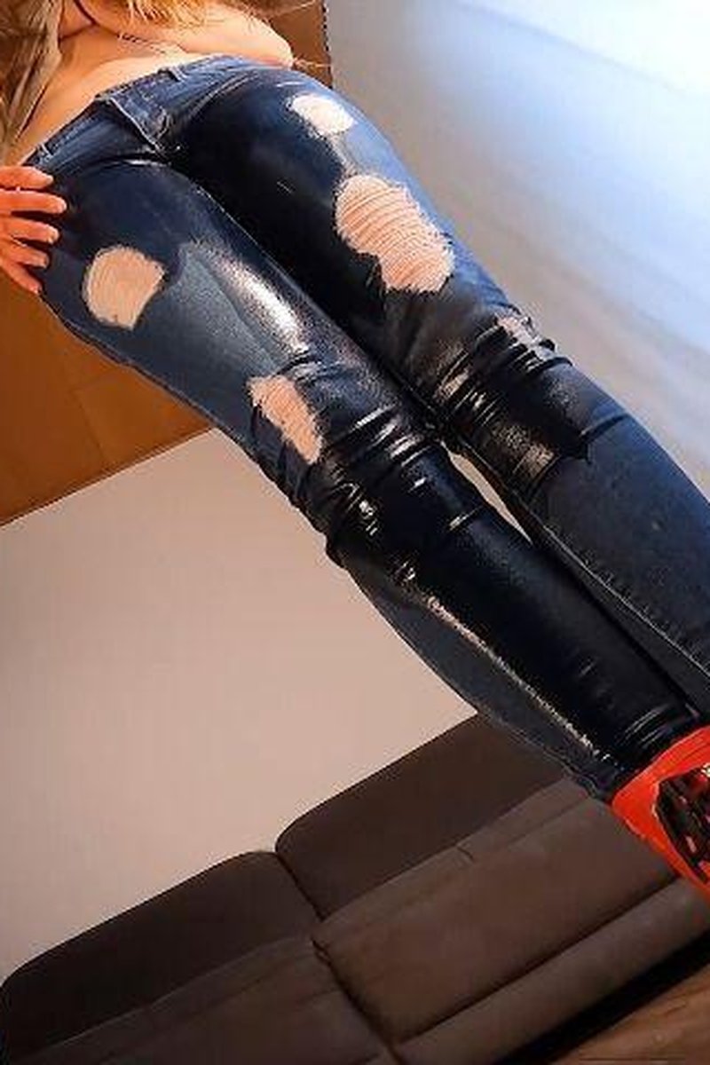 Finally Pissing Again - Screenshot 1 of 4 - Ass Fetish