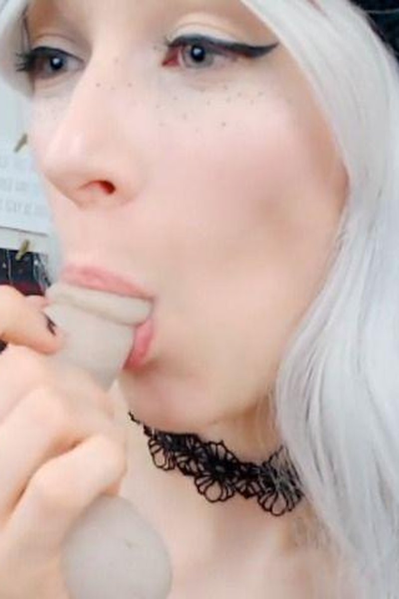 Teasing A Tiny Dick - Screenshot 1 of 4 - Cuckolding