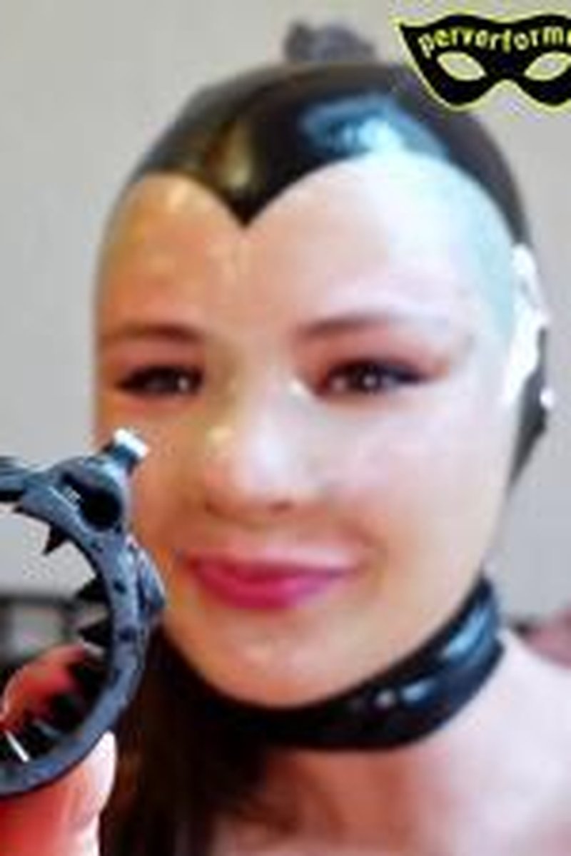 Lesbian Latex Domination With Kali's Teeth W/ Perverformer Deutsch - Screenshot 1 of 4 - BDSM