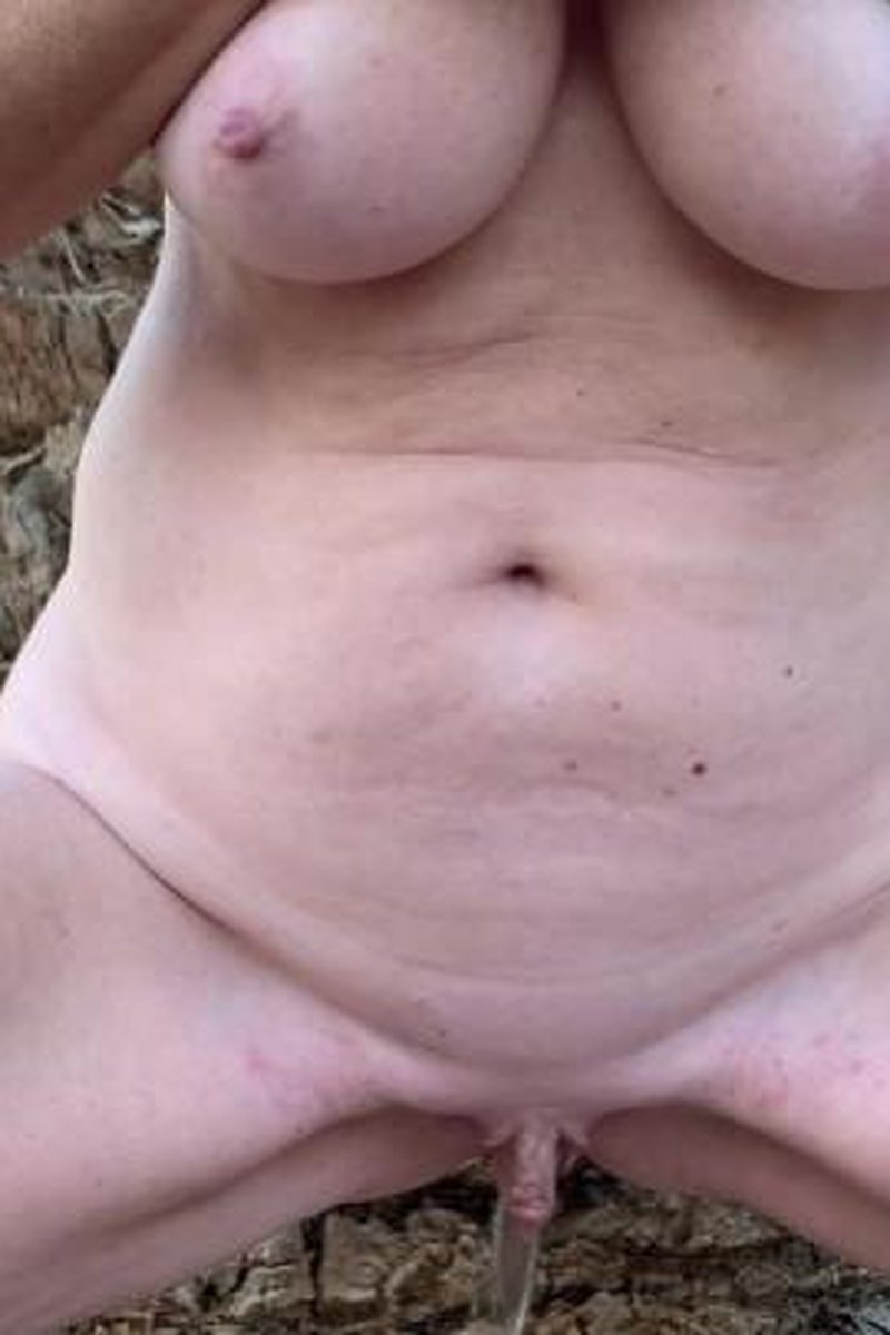 Pissing Outdoor In The Garden Peeing - Screenshot 1 of 4 - Bigpussy