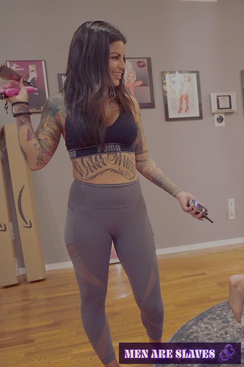 #2016 - Squeeze It Again - Screenshot 1 of 4 - Spanking