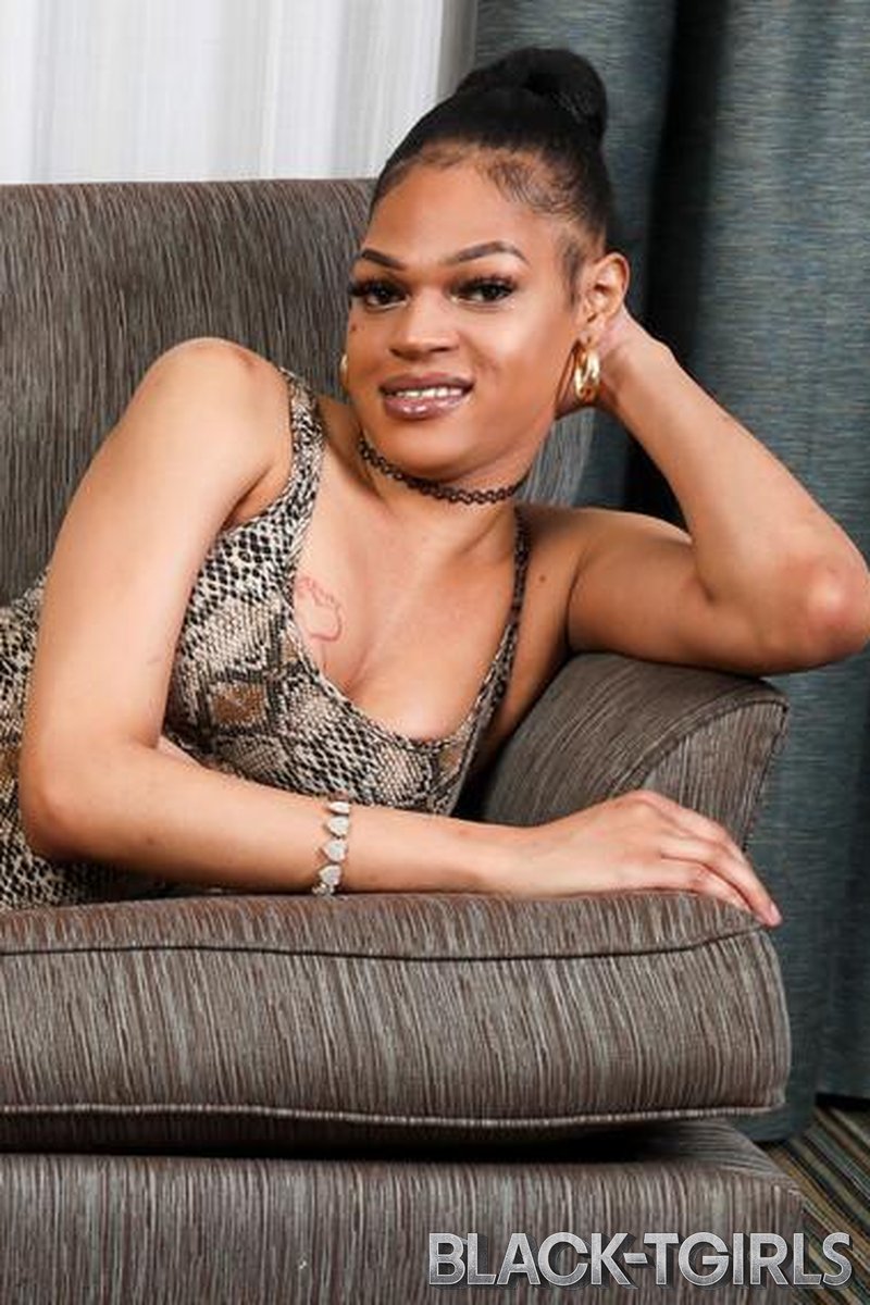 Psst - It's Amina Python - Screenshot 1 of 4 - Body - Slim