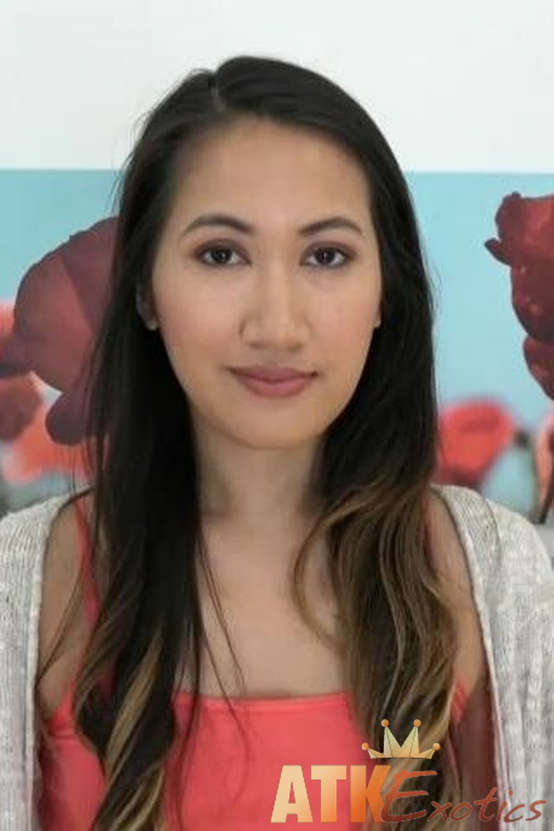 Jade Noir - Interview - Screenshot 1 of 4 - Asian