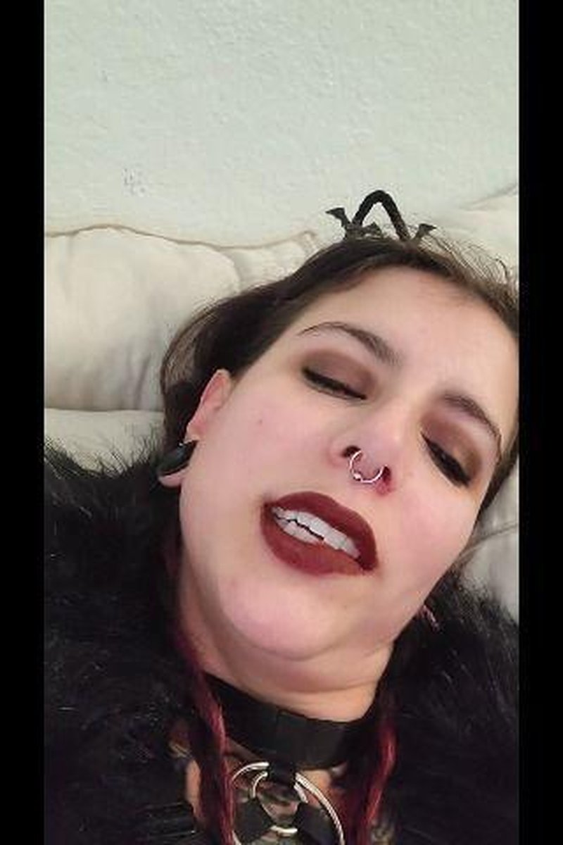 Naughty Kitty - Screenshot 1 of 4 - Amputee