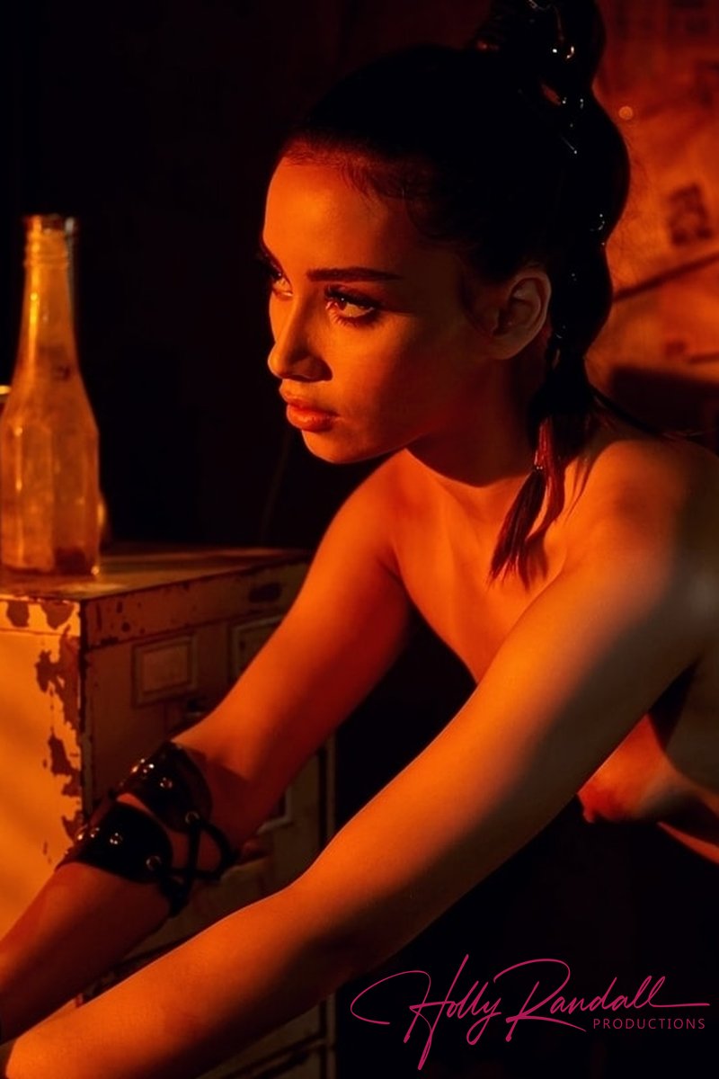 Apocalypse - Screenshot 1 of 4 - Babes