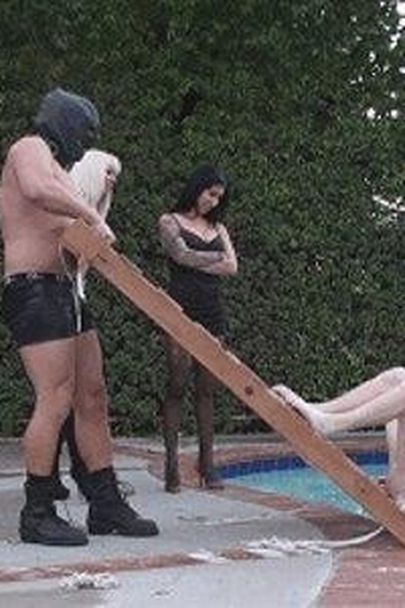 Mean Girl Style (HD) - Screenshot 1 of 4 - Femdom