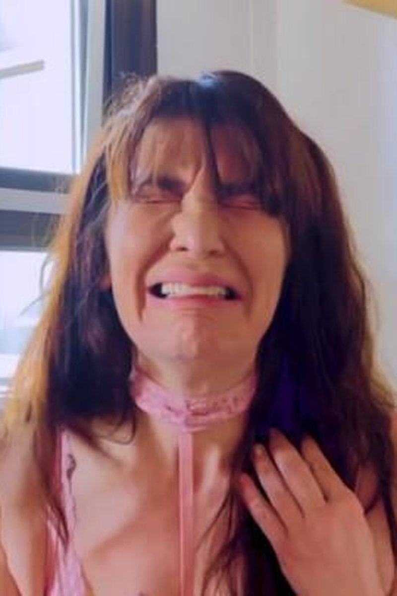 Self Face Slapping Crying - Screenshot 1 of 4 - Crying