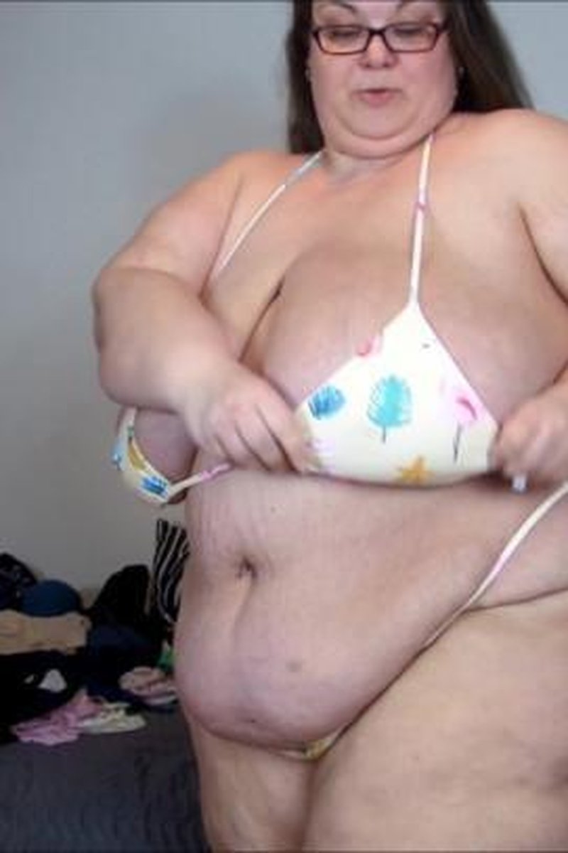Trying My New Tiny Bikini - Screenshot 1 of 4 - BBW