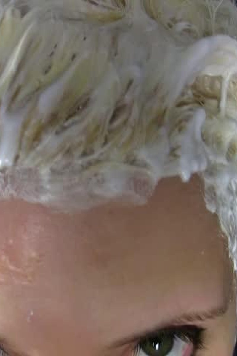 Bleach Your Pubes - Screenshot 1 of 4 - Blonde Hair (Female)