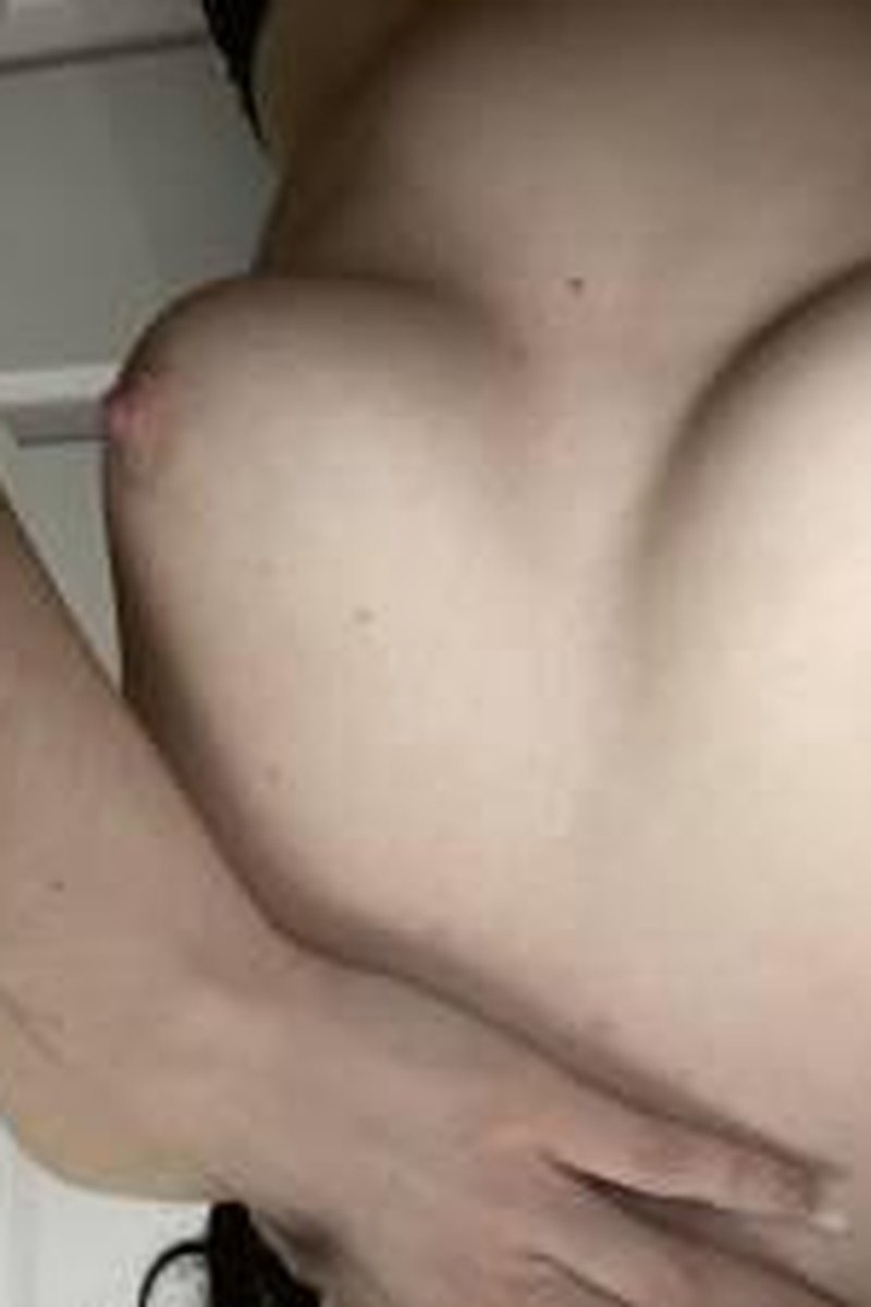 Titty Shake - Screenshot 1 of 4 - Medium Tits