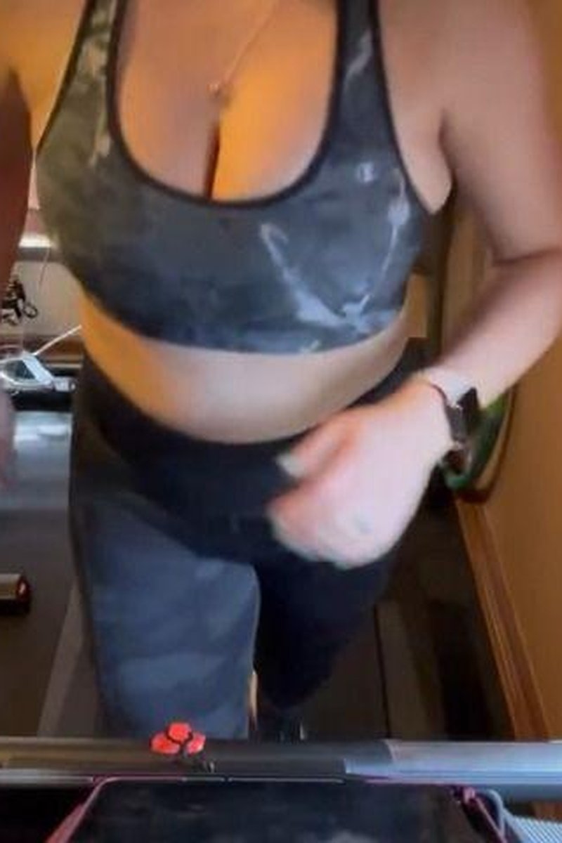 Big Tits Bouncing During Workout - Screenshot 1 of 4 - Big Tits