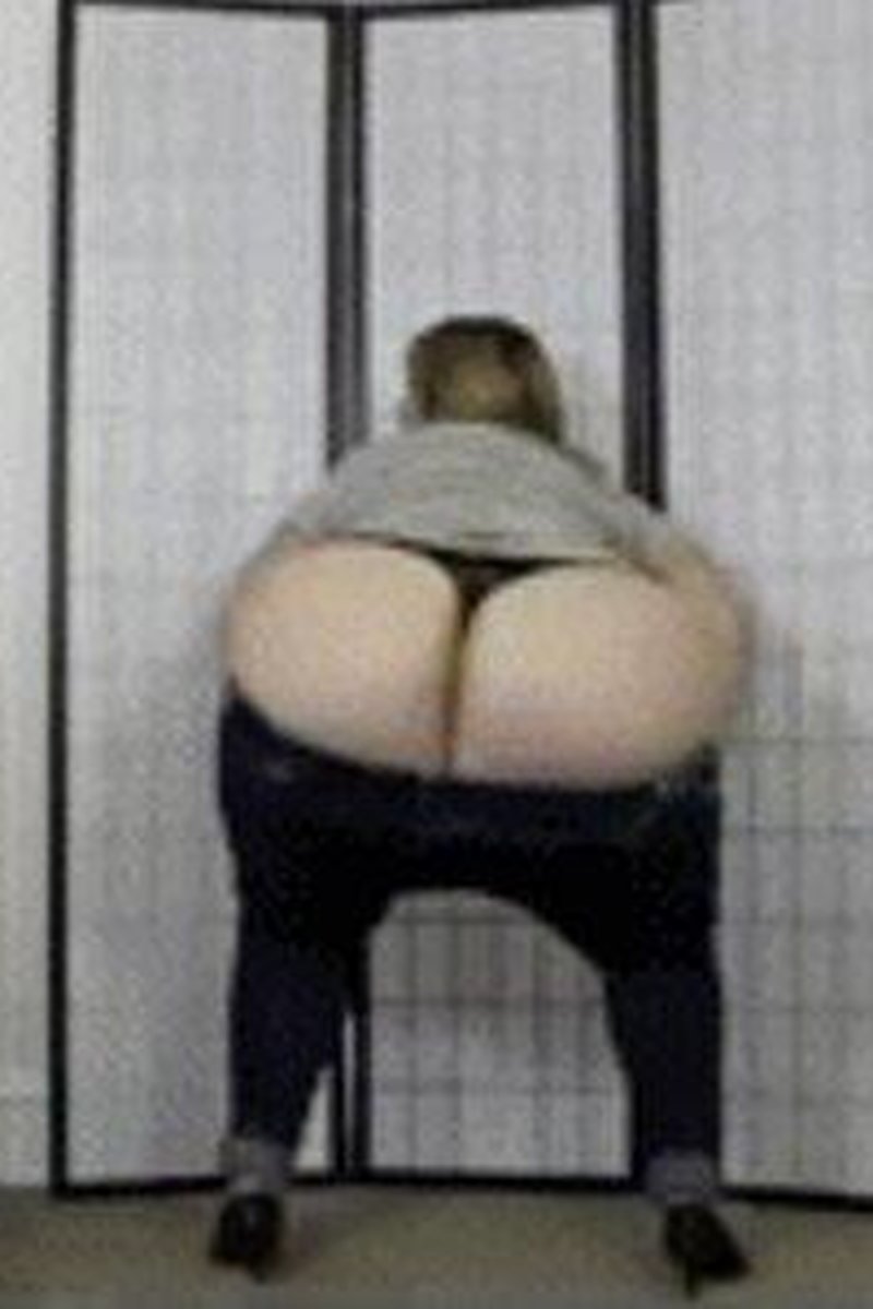 Squatting in Tight Jeans, Thong & Heels! *Requested Clip* - Screenshot 1 of 4 - Amateur