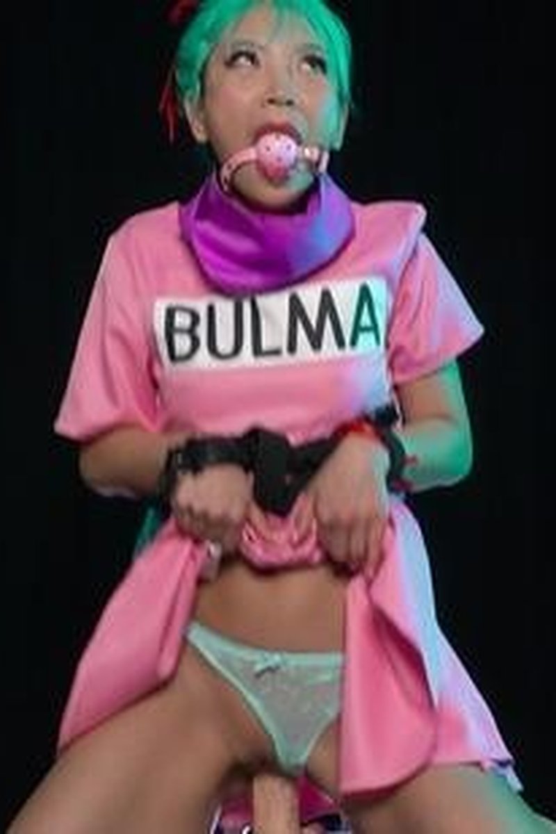 Bulma - Screenshot 1 of 4 - Bondage