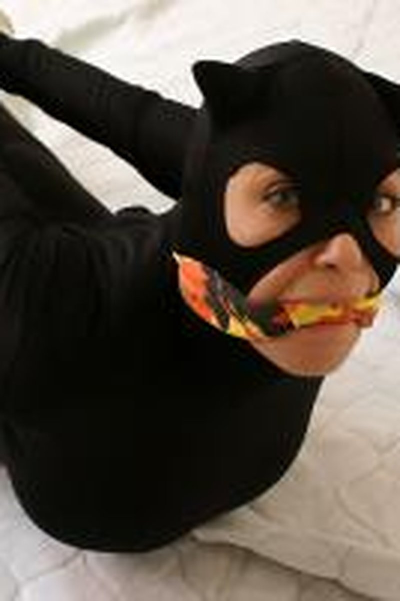 This Kitty Needs Nine Lives - Screenshot 1 of 4 - Bondage
