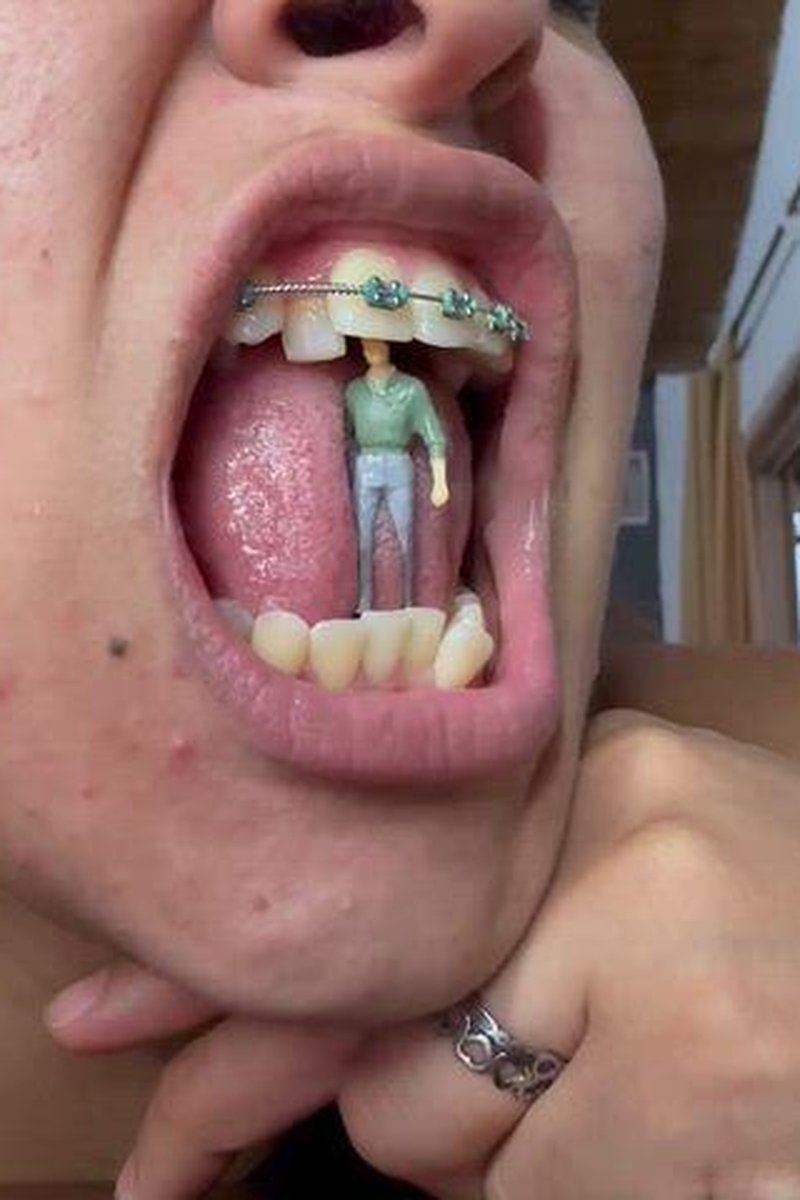 Hungry Giantess - Screenshot 1 of 4 - Carolinehoney
