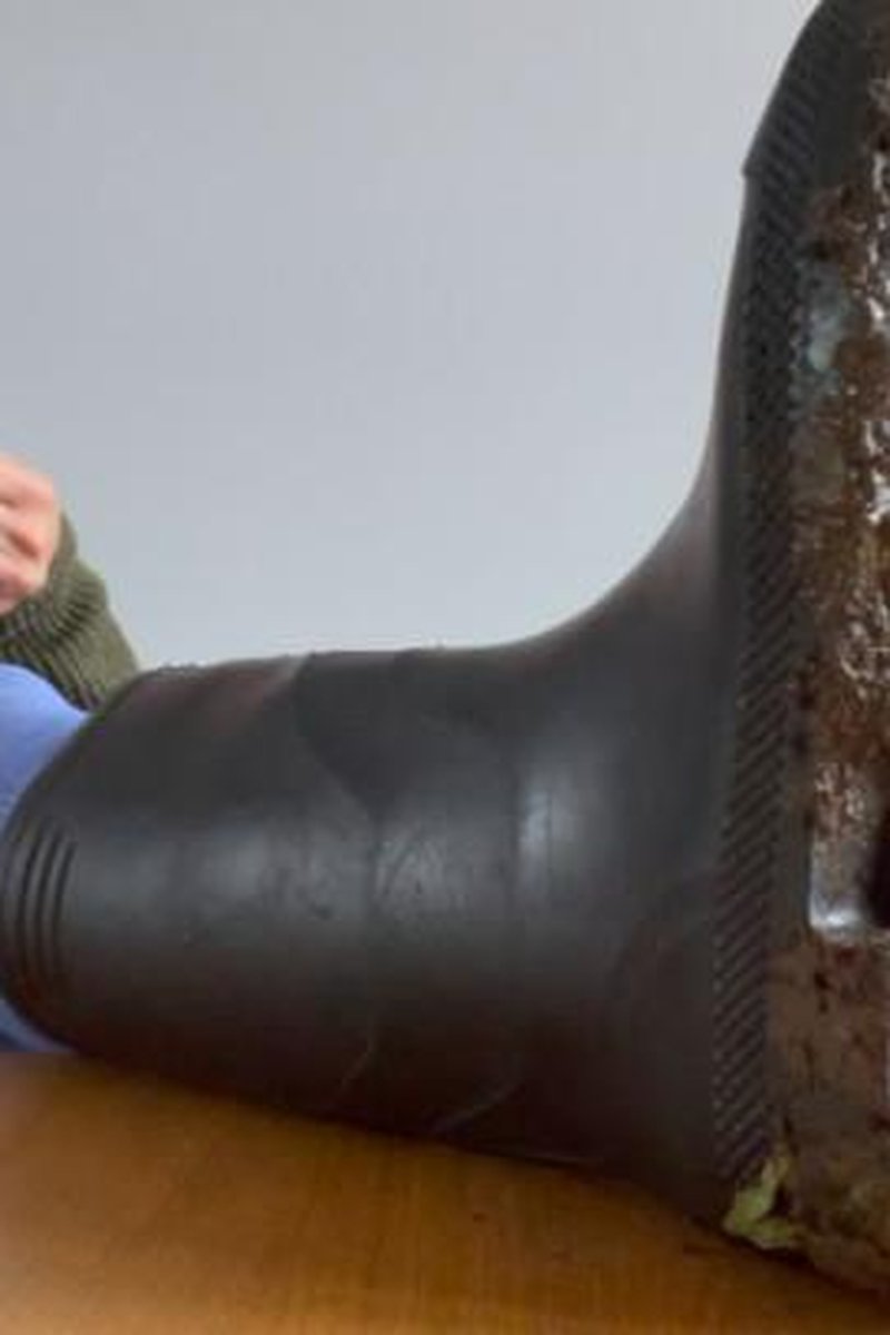 Muddy Boot Slave - Screenshot 1 of 4 - British