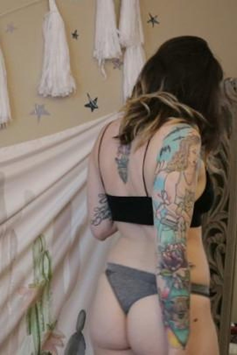 Bra Try On - Screenshot 1 of 4 - Bra