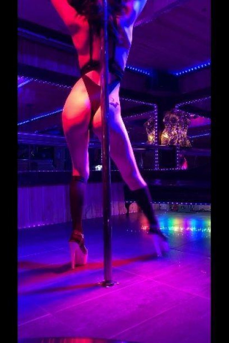 Showtime - Screenshot 1 of 4 - Stripper