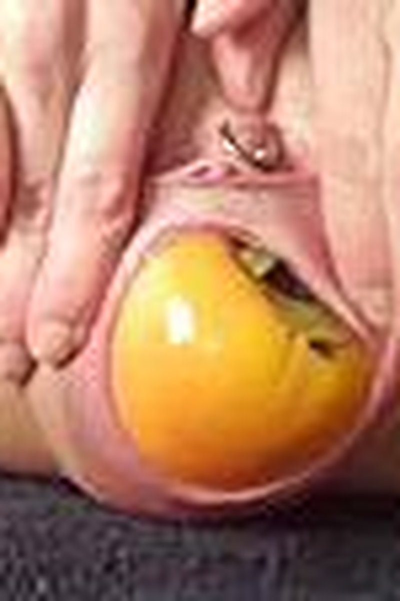 Bizarre Fruit Insertions - Screenshot 1 of 4 - Blond Hair