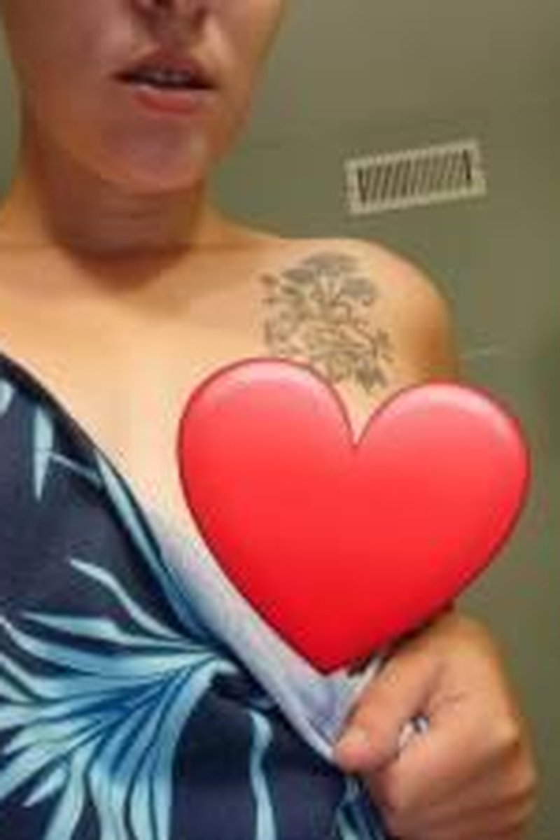 One Breast - Screenshot 1 of 4 - Asian