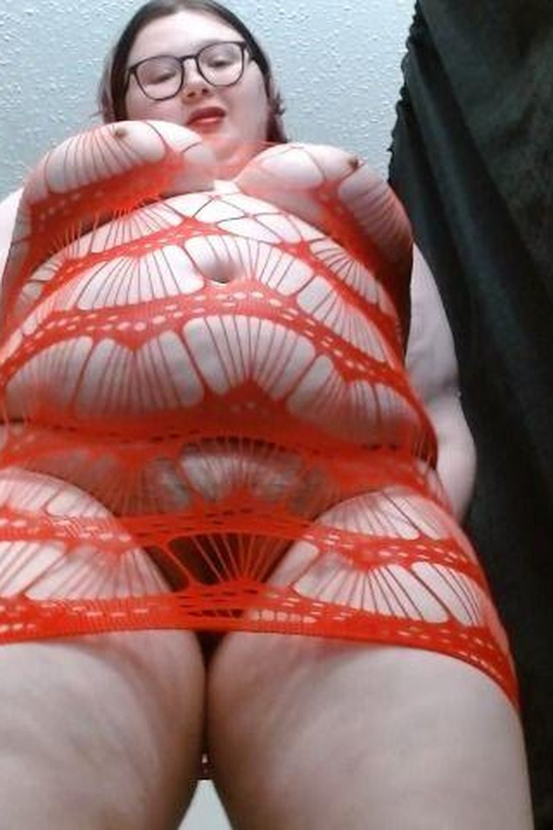 View From Below - Screenshot 1 of 4 - BBW