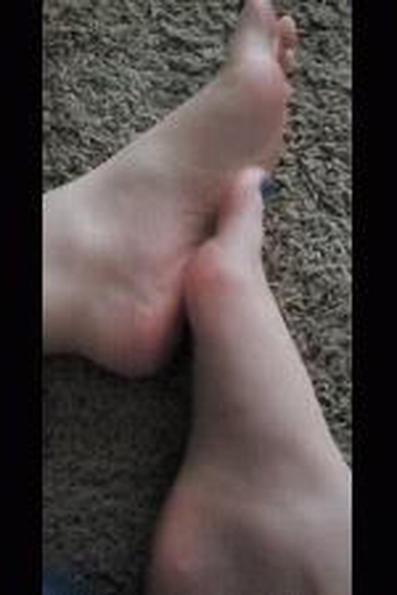 Barefoot Tease - Screenshot 1 of 4 - Domination