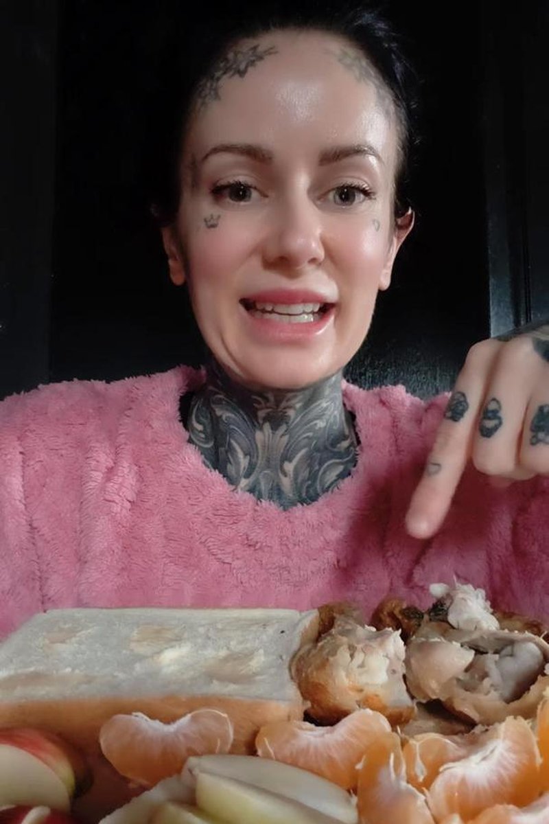 Eating ASMR - Screenshot 1 of 4 - Eatingfetish