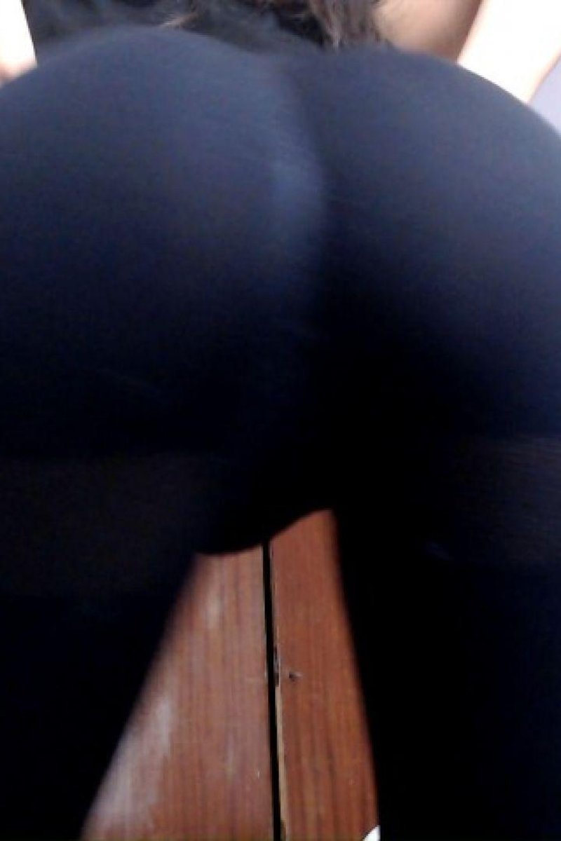 Stripping + Shaking - Screenshot 1 of 4 - Anal