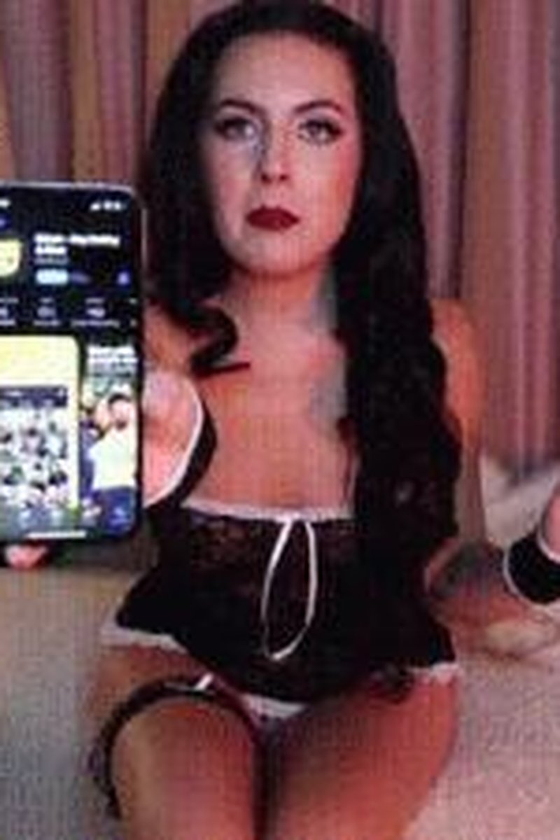 Grindr Hookup - Screenshot 1 of 4 - Bisexual