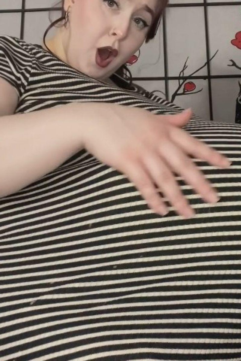 BBW Vores You: Same Size Vore With Huge Belly Expansion - Screenshot 1 of 4 - Belly Fetish
