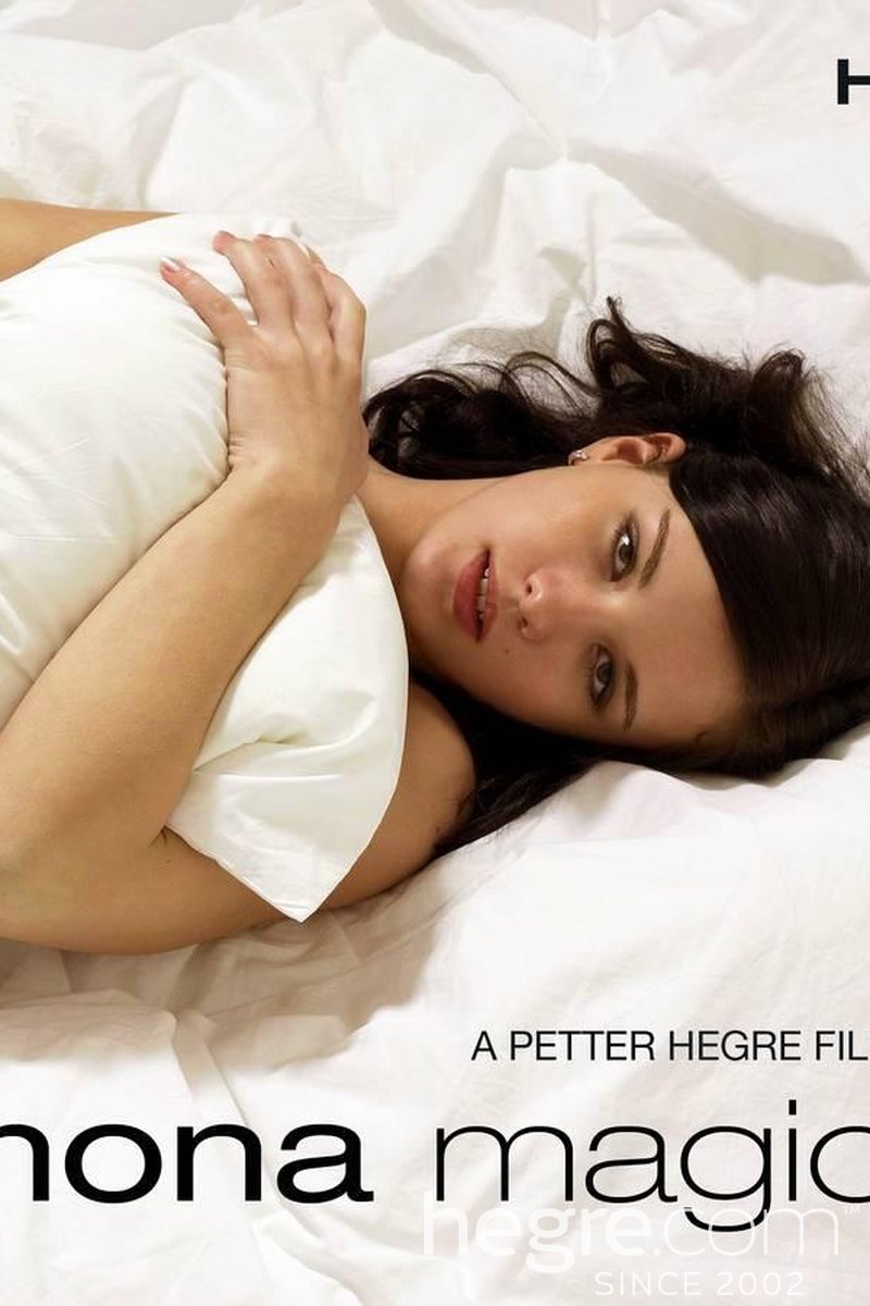 Mona Magic - Screenshot 1 of 4 - Bed