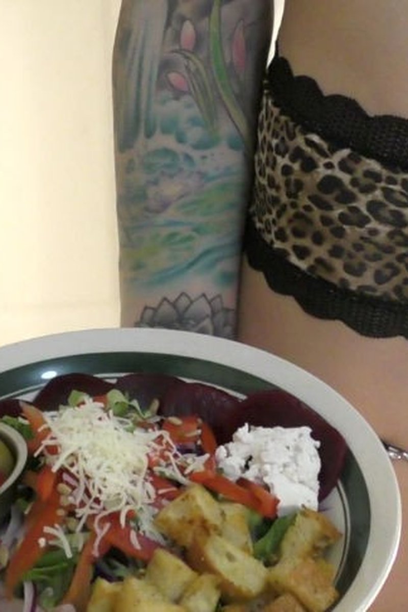 Slave Task - Masters Salad - Screenshot 1 of 4 - Babes