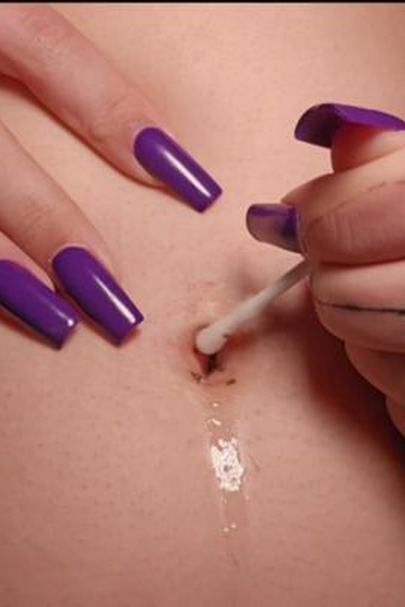 Button Cleaning - Screenshot 1 of 4 - Belly Fetish