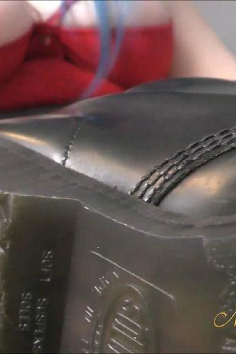 Leashed Boot - Screenshot 1 of 4 - Leash