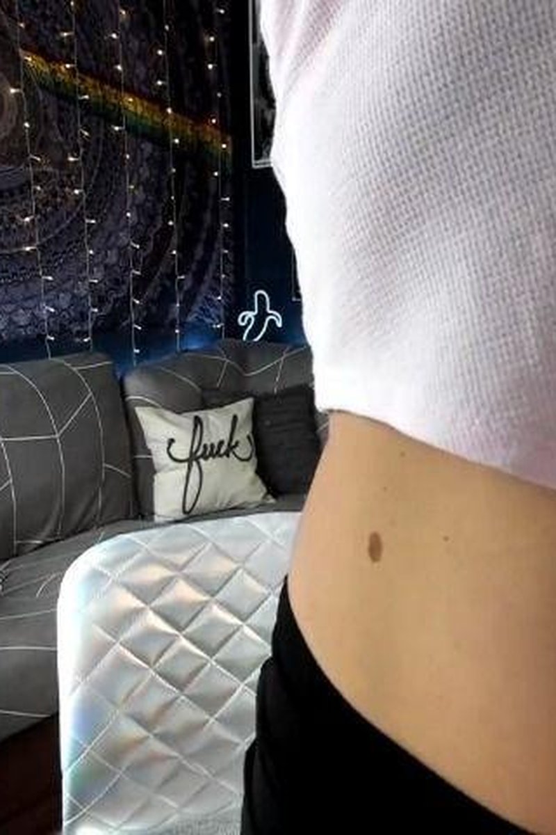 Belly Button Tease - Screenshot 1 of 4 - Belly Fetish