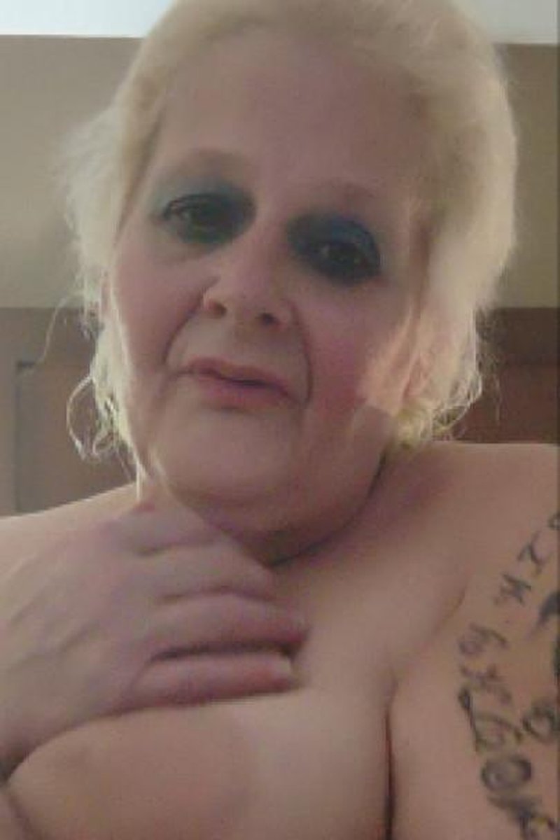 TP-manyvidsdavisdesires-eating-her-out-is-what-this-whores-about