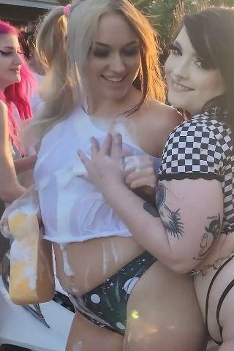Cloud 9 Carwash - Screenshot 1 of 4 - Ass Fetish