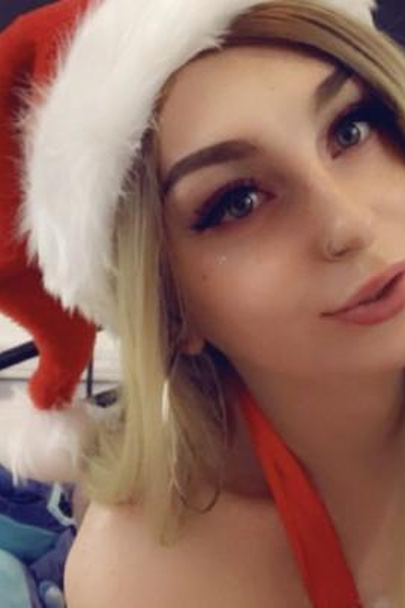 Hoe, Hoe, Hoe - Screenshot 1 of 4 - Blonde Hair (Female)